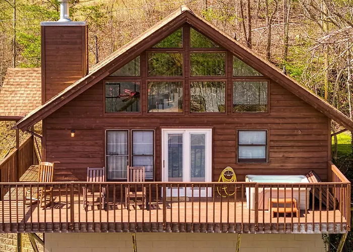 Mountain Laurel Lookout, Hot Tub, Wifi, 560 Free Tickets Each Paid Day!!! Villa Gatlinburg
